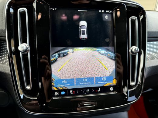 Volvo  XC40 Recharge P8 AWD R-Design SOH 92.3%, Panoramadak, Camera, 19'Lmv ActivLease financial lease