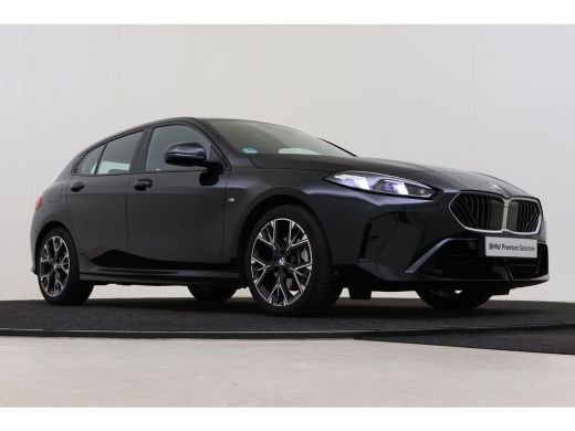 BMW 1 Serie 120 M Sport Automaat / Sportstoelen / Achteruitrijcamera / M Adaptief onderstel / Comfort Access ... ActivLease financial lease