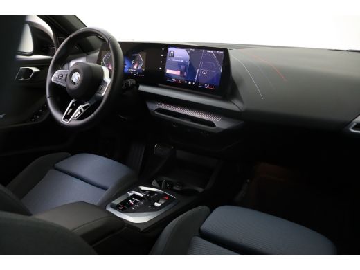 BMW 1 Serie 120 M Sport Automaat / Sportstoelen / Achteruitrijcamera / M Adaptief onderstel / Comfort Access ... ActivLease financial lease