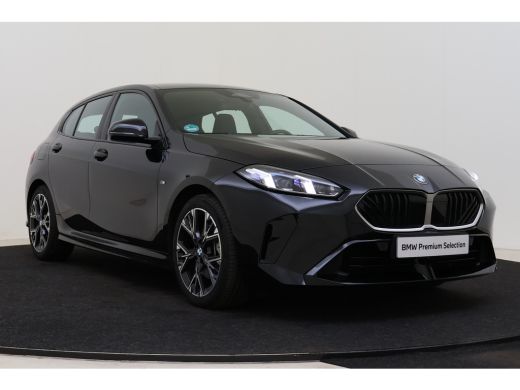 BMW 1 Serie 120 M Sport Automaat / Sportstoelen / Achteruitrijcamera / M Adaptief onderstel / Comfort Access ... ActivLease financial lease