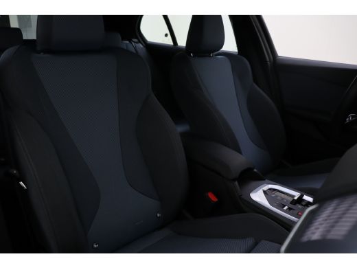 BMW 1 Serie 120 M Sport Automaat / Sportstoelen / Achteruitrijcamera / M Adaptief onderstel / Comfort Access ... ActivLease financial lease
