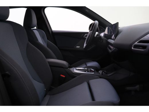 BMW 1 Serie 120 M Sport Automaat / Sportstoelen / Achteruitrijcamera / M Adaptief onderstel / Comfort Access ... ActivLease financial lease