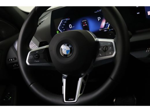 BMW 1 Serie 120 M Sport Automaat / Sportstoelen / Achteruitrijcamera / M Adaptief onderstel / Comfort Access ... ActivLease financial lease