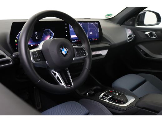 BMW 1 Serie 120 M Sport Automaat / Sportstoelen / Achteruitrijcamera / M Adaptief onderstel / Comfort Access ... ActivLease financial lease