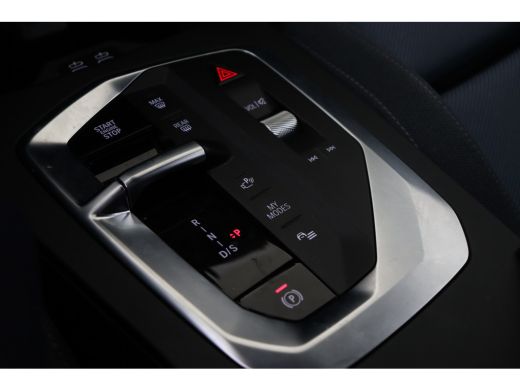 BMW 1 Serie 120 M Sport Automaat / Sportstoelen / Achteruitrijcamera / M Adaptief onderstel / Comfort Access ... ActivLease financial lease