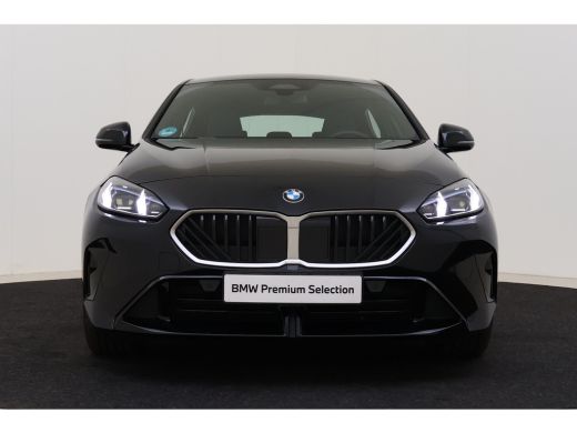 BMW 1 Serie 120 M Sport Automaat / Sportstoelen / Achteruitrijcamera / M Adaptief onderstel / Comfort Access ... ActivLease financial lease