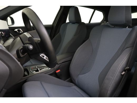 BMW 1 Serie 120 M Sport Automaat / Sportstoelen / Achteruitrijcamera / M Adaptief onderstel / Comfort Access ... ActivLease financial lease