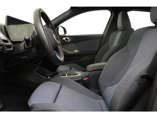 BMW 1 Serie 120 M Sport Automaat / Sportstoelen / Achteruitrijcamera / M Adaptief onderstel / Comfort Access ... ActivLease financial lease