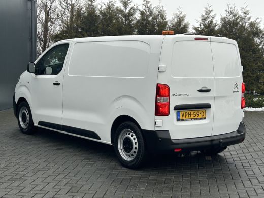 Citroën &euml;-Jumpy 75 kWh / 1e EIG. / L2H1 / 100% ELEKTRISCH / TREKHAAK / INRICHTING / AIRCO / CRUISE / NAVI / APPLE... ActivLease financial lease