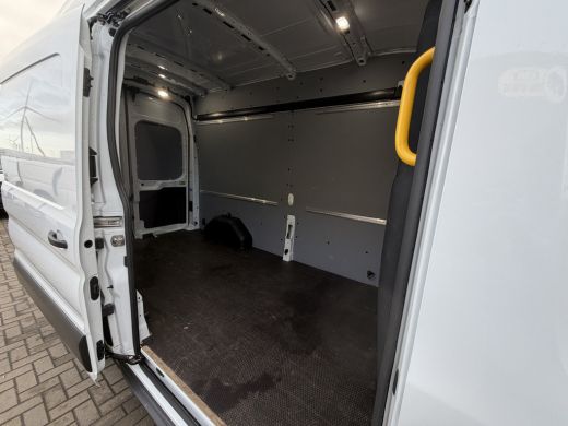 Ford Transit 350 2.0 TDCI 130PK Euro 6 L3H3 Trend Camera/CarPlay/stoelverwarming ActivLease financial lease