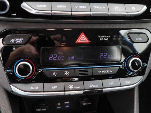 Hyundai IONIQ 1.6 GDi i-Motion 141 Pk | LED | Adaptive Cruise | Achteruitrijcamera | Climate Control | Bluetoot... ActivLease financial lease