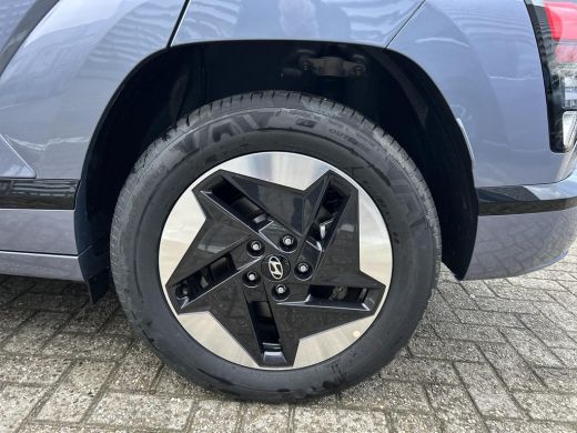 Hyundai Kona Comfort Smart 65.4 kWh | &euro;7.500,- Korting! | Climate / Cruise Control | Navigatiesysteem | Achter... ActivLease financial lease