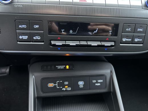 Hyundai Kona Comfort Smart 65.4 kWh | &euro;7.500,- Korting! | Climate / Cruise Control | Navigatiesysteem | Achter... ActivLease financial lease