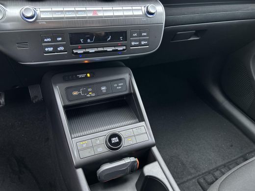 Hyundai Kona Comfort Smart 65.4 kWh | &euro;7.500,- Korting! | Climate / Cruise Control | Navigatiesysteem | Achter... ActivLease financial lease