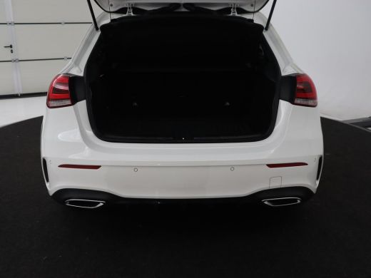 Mercedes-Benz A-Klasse 180 AMG | Panoramadak | Stoelverwarming | Carplay | Sfeerverlichting | Leder/Alcantara | Navigati... ActivLease financial lease