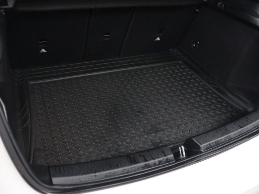 Mercedes-Benz A-Klasse 180 AMG | Panoramadak | Stoelverwarming | Carplay | Sfeerverlichting | Leder/Alcantara | Navigati... ActivLease financial lease