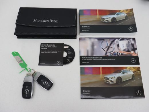 Mercedes-Benz A-Klasse 180 AMG | Panoramadak | Stoelverwarming | Carplay | Sfeerverlichting | Leder/Alcantara | Navigati... ActivLease financial lease