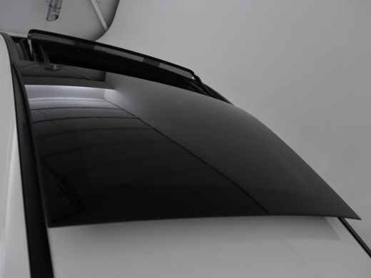 Mercedes-Benz A-Klasse 180 AMG | Panoramadak | Stoelverwarming | Carplay | Sfeerverlichting | Leder/Alcantara | Navigati... ActivLease financial lease