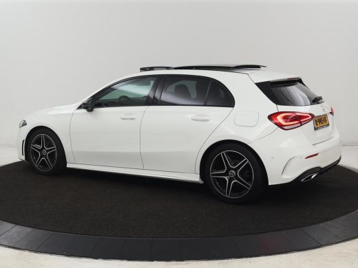 Mercedes-Benz A-Klasse 180 AMG | Panoramadak | Stoelverwarming | Carplay | Sfeerverlichting | Leder/Alcantara | Navigati... ActivLease financial lease