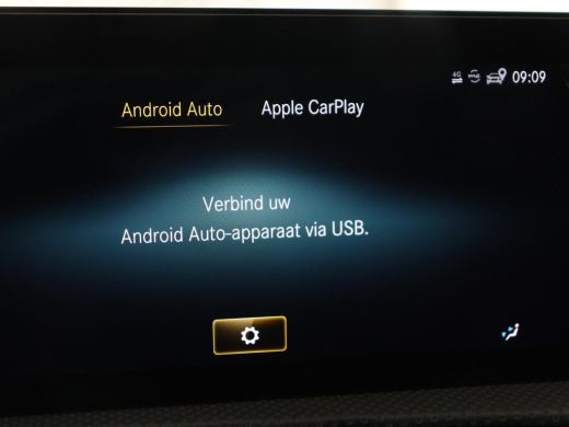 Mercedes-Benz A-Klasse 180 AMG | Panoramadak | Stoelverwarming | Carplay | Sfeerverlichting | Leder/Alcantara | Navigati... ActivLease financial lease