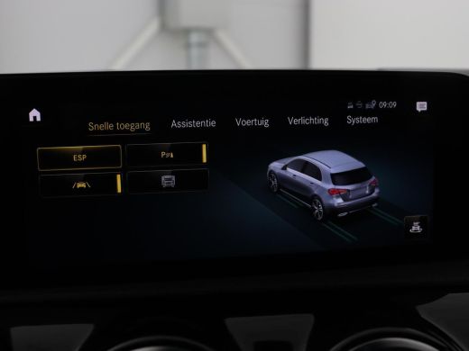 Mercedes-Benz A-Klasse 180 AMG | Panoramadak | Stoelverwarming | Carplay | Sfeerverlichting | Leder/Alcantara | Navigati... ActivLease financial lease