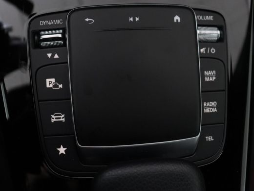 Mercedes-Benz A-Klasse 180 AMG | Panoramadak | Stoelverwarming | Carplay | Sfeerverlichting | Leder/Alcantara | Navigati... ActivLease financial lease