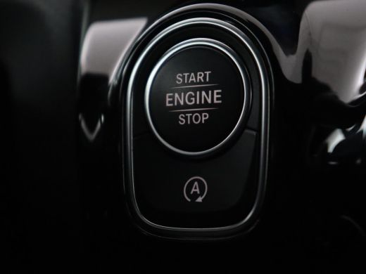 Mercedes-Benz A-Klasse 180 AMG | Panoramadak | Stoelverwarming | Carplay | Sfeerverlichting | Leder/Alcantara | Navigati... ActivLease financial lease