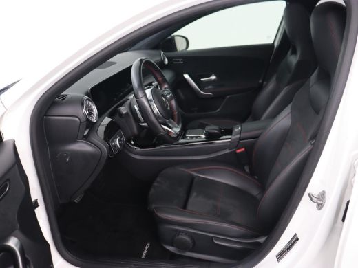 Mercedes-Benz A-Klasse 180 AMG | Panoramadak | Stoelverwarming | Carplay | Sfeerverlichting | Leder/Alcantara | Navigati... ActivLease financial lease
