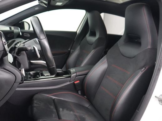 Mercedes-Benz A-Klasse 180 AMG | Panoramadak | Stoelverwarming | Carplay | Sfeerverlichting | Leder/Alcantara | Navigati... ActivLease financial lease