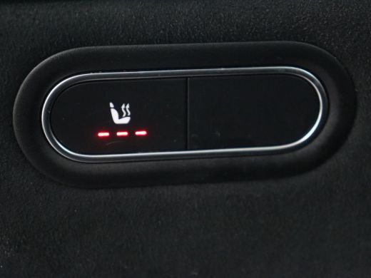 Mercedes-Benz A-Klasse 180 AMG | Panoramadak | Stoelverwarming | Carplay | Sfeerverlichting | Leder/Alcantara | Navigati... ActivLease financial lease