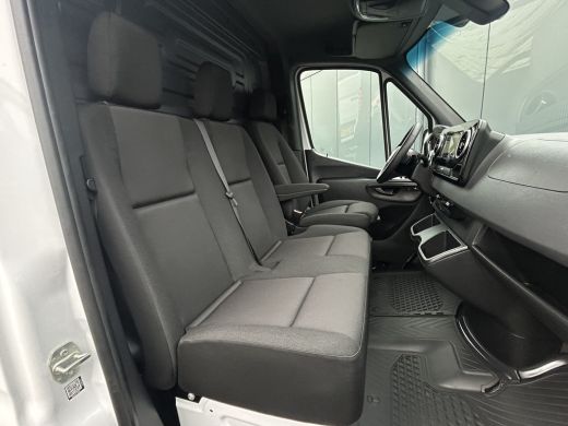 Mercedes-Benz Sprinter 317 CDI AUTOMAAT FACE-LIFT 3.5T RWD / L2H2 / *** 9.061 KM !!*** / LED / STOELVERW / DODEHOEK / MB... ActivLease financial lease