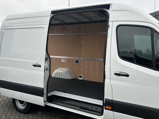 Mercedes-Benz Sprinter 317 CDI AUTOMAAT FACE-LIFT 3.5T RWD / L2H2 / *** 9.061 KM !!*** / LED / STOELVERW / DODEHOEK / MB... ActivLease financial lease