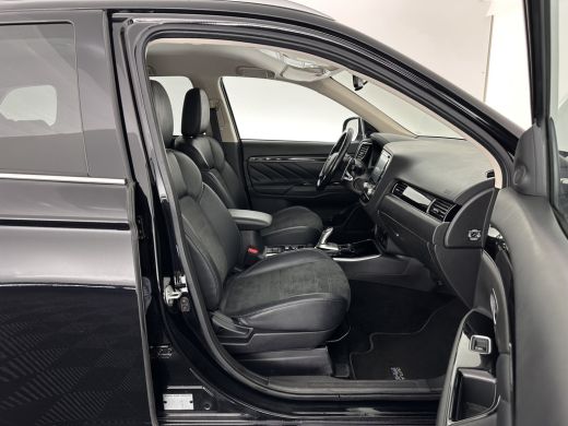 Mitsubishi Outlander 2.4 PHEV Intense (INCL.BTW) *PANO | LEATHER-MICROFIBRE | LED-LIGHTS | KEYLESS | CAMERA | HEATED-C... ActivLease financial lease