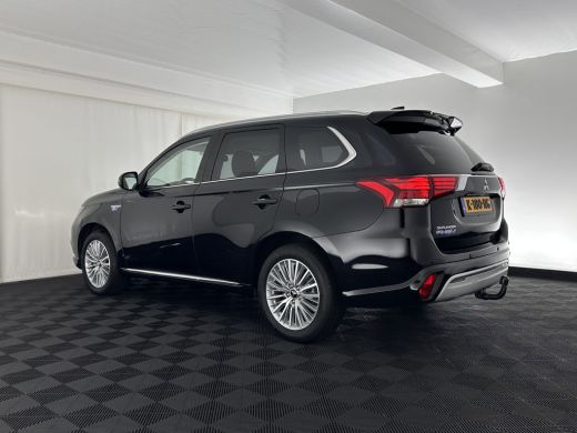 Mitsubishi Outlander 2.4 PHEV Intense (INCL.BTW) *PANO | LEATHER-MICROFIBRE | LED-LIGHTS | KEYLESS | CAMERA | HEATED-C... ActivLease financial lease