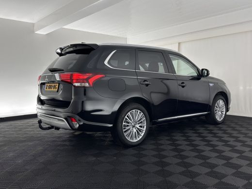 Mitsubishi Outlander 2.4 PHEV Intense (INCL.BTW) *PANO | LEATHER-MICROFIBRE | LED-LIGHTS | KEYLESS | CAMERA | HEATED-C... ActivLease financial lease