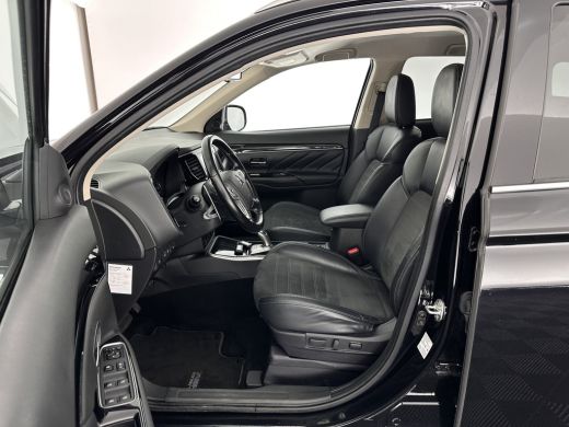 Mitsubishi Outlander 2.4 PHEV Intense (INCL.BTW) *PANO | LEATHER-MICROFIBRE | LED-LIGHTS | KEYLESS | CAMERA | HEATED-C... ActivLease financial lease