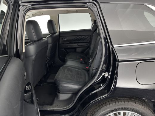Mitsubishi Outlander 2.4 PHEV Intense (INCL.BTW) *PANO | LEATHER-MICROFIBRE | LED-LIGHTS | KEYLESS | CAMERA | HEATED-C... ActivLease financial lease