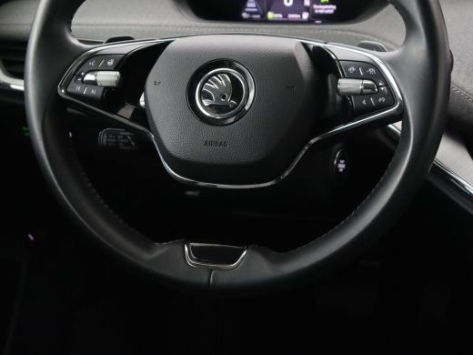 Skoda Enyaq iV 80 | Stoelverwarming | Trekhaak | Adaptive cruise | Camera | Sfeerverlichting | Keyless | Side As... ActivLease financial lease