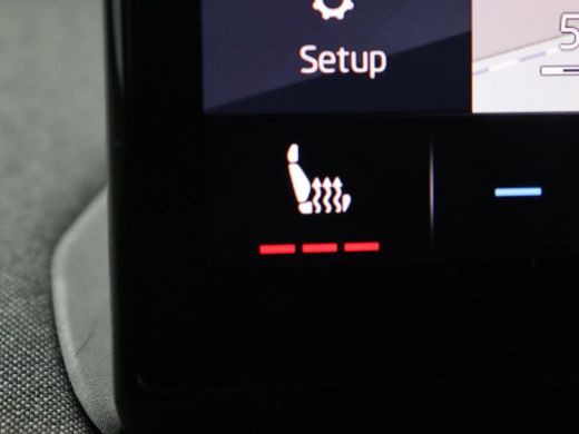 Skoda Enyaq iV 80 | Stoelverwarming | Trekhaak | Adaptive cruise | Camera | Sfeerverlichting | Keyless | Side As... ActivLease financial lease