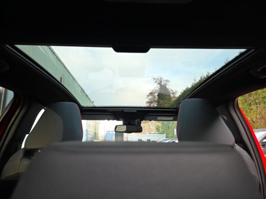 Toyota Yaris 1.5 Hybrid Executive | Panorama | Head Up | Apple CarPlay | Rijklaar incl. garantie | ActivLease financial lease