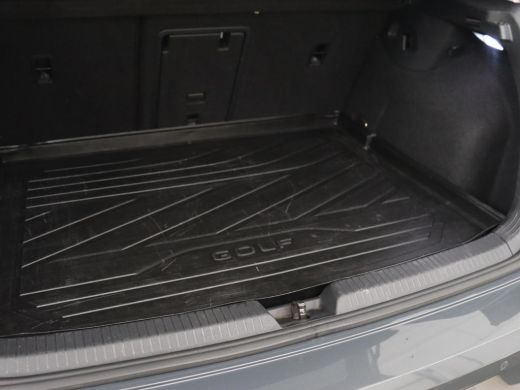 Volkswagen Golf 1.5 TSI Life Business | Matrix LED | Camera | Massage | Carplay | Keyless | Memory | Navigatie | ... ActivLease financial lease