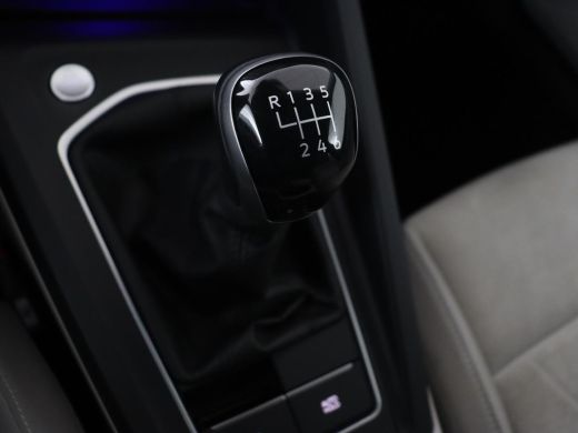 Volkswagen Golf 1.5 TSI Life Business | Matrix LED | Camera | Massage | Carplay | Keyless | Memory | Navigatie | ... ActivLease financial lease