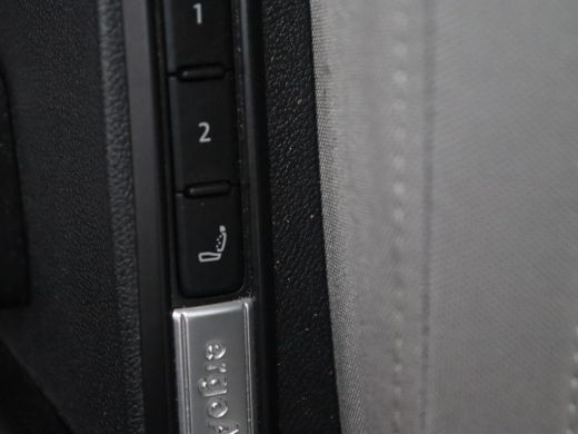 Volkswagen Golf 1.5 TSI Life Business | Matrix LED | Camera | Massage | Carplay | Keyless | Memory | Navigatie | ... ActivLease financial lease