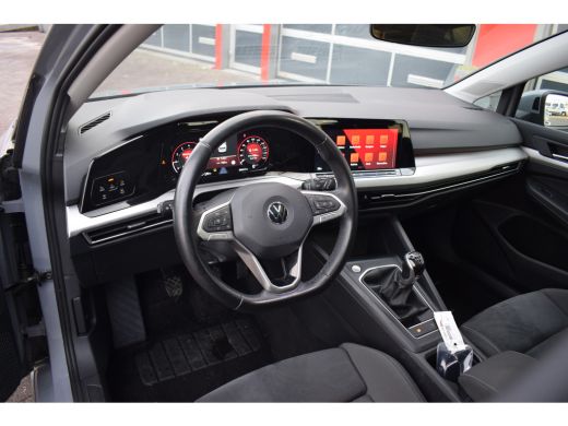 Volkswagen Golf 1.5 TSI Life Business | Pano | Sportstoelen | LED | Massage | CarPlay ActivLease financial lease