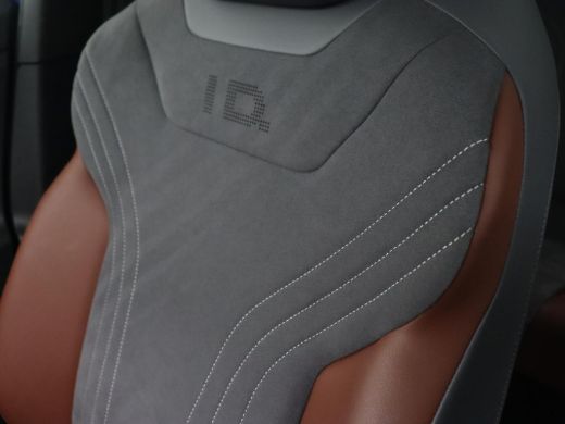 Volkswagen ID.4 First Max 77 kWh | Panoramadak | Stoelverwarming | Head-Up | Trekhaak | 360 Camera | Sfeerverlich... ActivLease financial lease