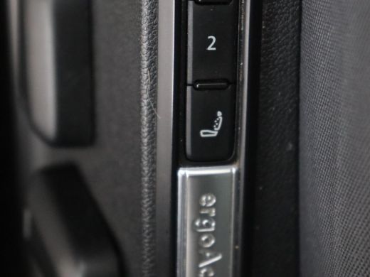 Volkswagen ID.4 First Max 77 kWh | Panoramadak | Stoelverwarming | Head-Up | Trekhaak | 360 Camera | Sfeerverlich... ActivLease financial lease