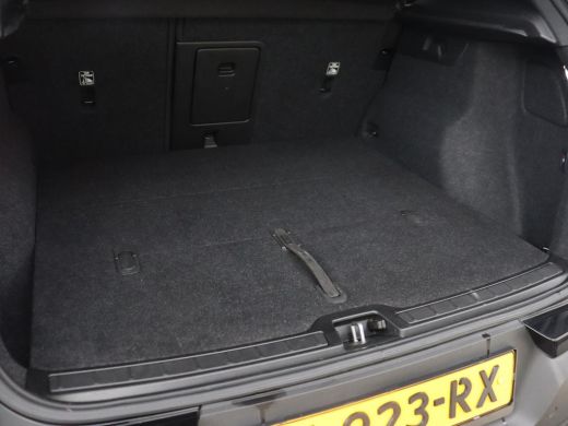 Volvo  XC40 Recharge Plus | Trekhaak | Stoel & stuurverwarming | Warmtepomp | Adaptive cruise | Carplay | Nav... ActivLease financial lease