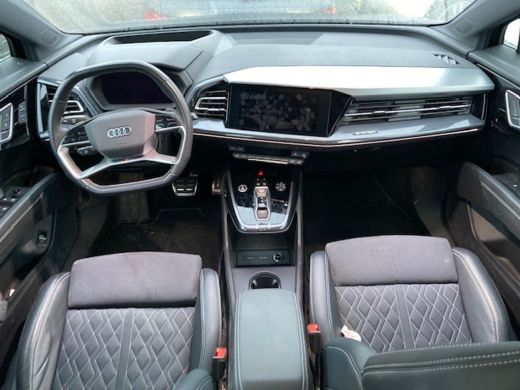 Audi Q4 e-tron 40 Launch edition S Competition 204pk | Trekhaak | Head display | Camera achter  | Sonos audio | ... ActivLease financial lease