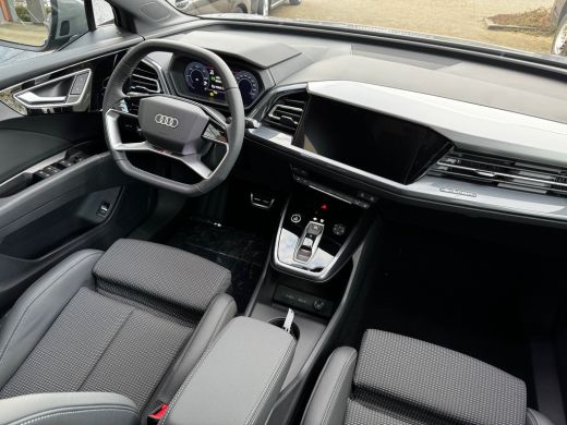 Audi Q4 e-tron 45 quattro 82kWh 286pk S Edition Competition | Panoramadak | Dodehoeksensoren | Adaptive cruise c... ActivLease financial lease