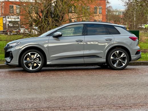 Audi Q4 e-tron 45 quattro 82kWh 286pk S Edition Competition | Panoramadak | Dodehoeksensoren | Adaptive cruise c... ActivLease financial lease